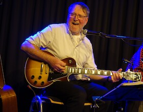 Andre Engelbrecht & Friends - Eine bunte, akustische Mischung aus Folk-, Soul- und Rockklassikern!