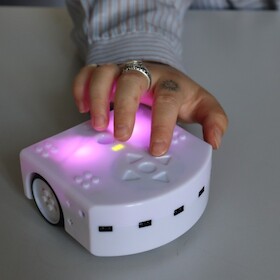 Mercedes-Benz Kinderferienprogramm - Thymio-Roboter für Neulinge - in Zusammenarbeit mit dem ZKM