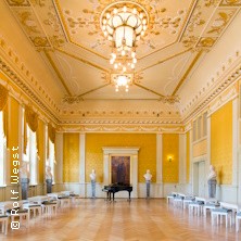 5. Foyer um drei