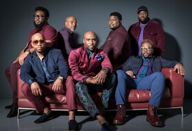Naturally 7 - „Closer Look“