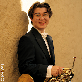 Was hat ein Horn vor dem Orchester zu suchen?