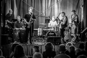 SENSE AGAIN - LiveLounge im Foyer