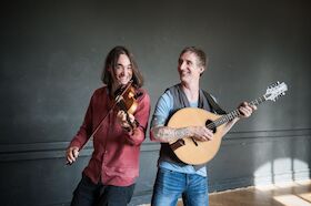 Broom Bezzums eine der führenden Folkbands der Republik - Powerful New Folk