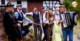 Kerzenscheinkonzert mit der E3 Acoustic Band