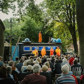 Songs for Aliens - Open Air Theater um, im und aufm Blauwagen