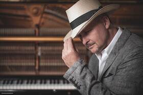 Jan Luley: Christmas On The Keys