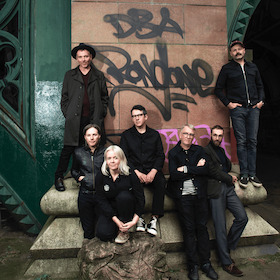 BELLE & SEBASTIAN - Performing If You’re Feeling Sinister + fan favourites