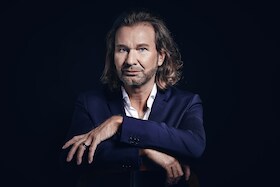 Ralph Lohaus spielt Udo Jürgens