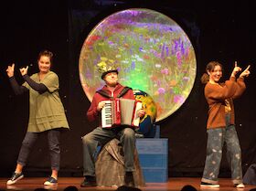 Kindertheater Radelrutsch - Happy Earthday! oder: „Wir feiern die ERDE“