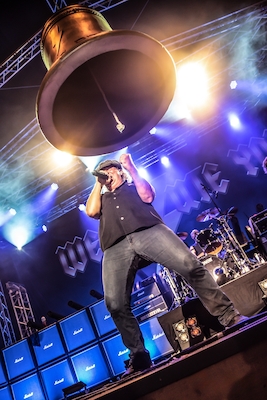 WE SALUTE YOU - feat. Grant Foster (UK) AC-DC Tribute
