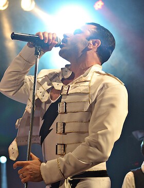 Queen Mania - A Tribute to Freddy Mercury & Queen