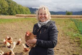Regionalvermarktung zum Anfassen: Ein Spaziergang zum "Huhn im Glück"