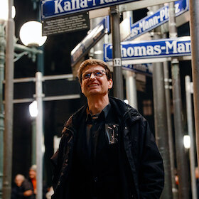 Straßen Namen Leuchten. Ein Denkmal für die Familie Mann - Ein Abend mit Albert Coers