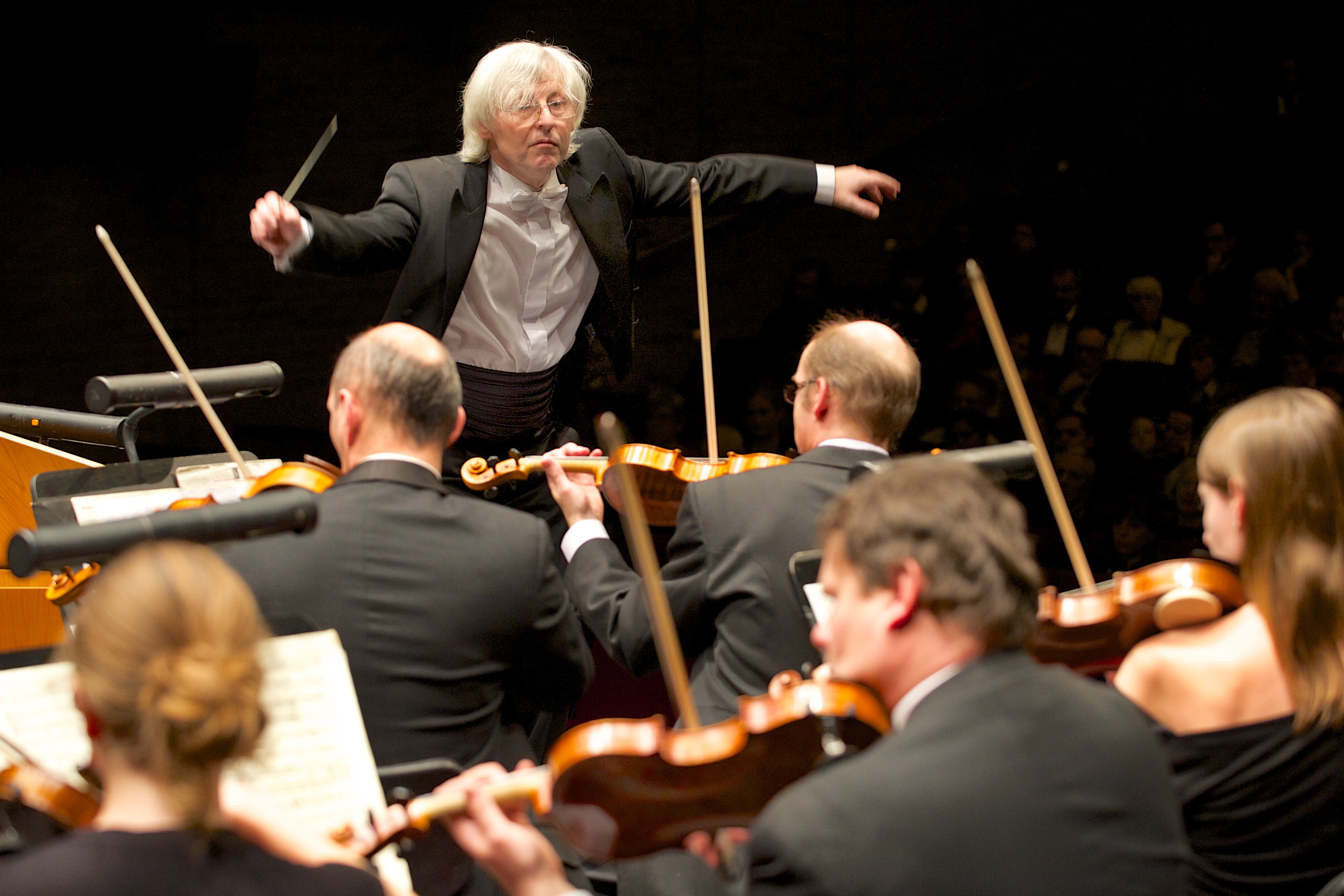 Tschechische Symphoniker Prag & Coro di Praga - Mozart Requiem & Bee..