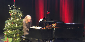 Jazzige Weihnachtsklänge mit Jean Kleeb