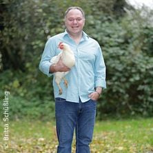 Serhat Dogan - Glücklicher Türke aus Bodenhaltung