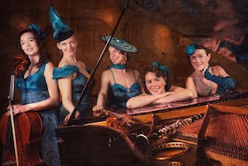 Dresdner Salon-Damen - "Irgendwo auf der Welt"