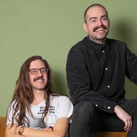 Häppchen & Sekt - Lukas Diestel und Jonathan Löffelbein, die Macher von Worst of Chefkoch, präsentieren ihre late-nightigste Show… bis jetzt.
