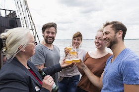 Verkostung an Bord der Weißen Flotte - Verkostet ausgewählte Störtebeker Brauspezialitäten an Bord der MS Altefähr