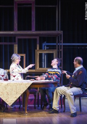 Und wenn wir alle zusammenziehen - a.gon Theater