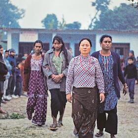 Elephants in the Fog (Nepali: तिनीहरू, romanized: Tinīharū) | OmU