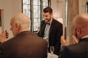 Magic-Dinner mit Zauberer Philipp Maier - Freuen Sie sich auf einen Abend voller Magie und leckerem Essen