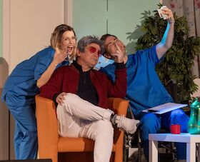 Gag & Breakfast - mit Maria, die Krippe brennt