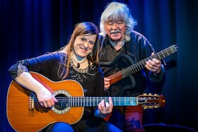 Heli Punzenberger & Angelika Bjarsch - „blue guitars"