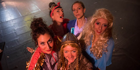 Barbaren Barbies - A Wild Women Circus
