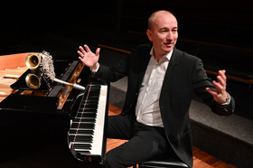 CHRIS HOPKINS meets the YOUNG LIONS - Swing Classics & A Touch of Christmas: von Frank Sinatra bis Louis Armstrong & beyond