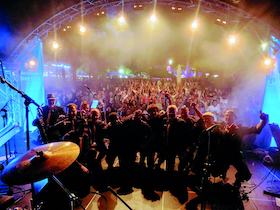 Salsa Party mit Caballo Negro