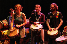 Tanzend ins Wochenende - African style - „Live Percussion & DJane-Party“
