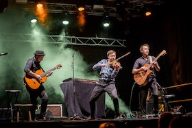 Strings on fire - Musikalischer Tanz mit dem Feuer