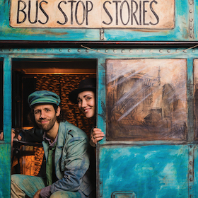 Bus Stop Stories - Eine Bushaltestelle wird zur Bühnenshow