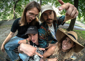 SNEAKY JESUS (pol)