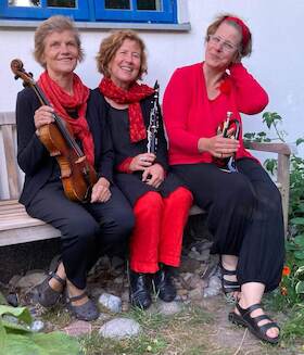 Klezmerschicksen - Arum dem Fayer – Klezmer, jiddische Lieder, Geschichten