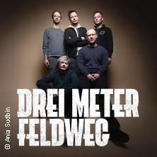 Drei Meter Feldweg