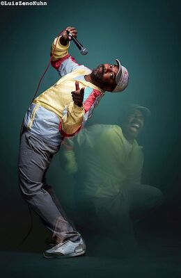 Simon Pearce - Programm: Funny Bones