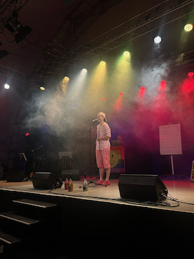 Queer Slam Berlin - Berlins queerster Poetry Slam geht raus!