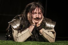 Man kann auch in die Höhe fallen - Theater der Keller