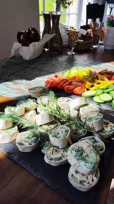 Mediterraner Brunch im Klostergarten