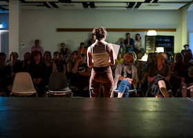 Schreibcouch-Finale - Lese-Performance der jüngsten Literaturhaus-Autor*innen
