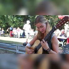 Claudia Roch - Klassische Gitarre im Advent