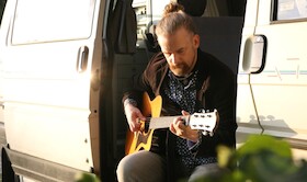 JOE BENNICK - Singer-/Songwriter