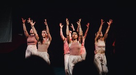 Rauslaufen. Bewegungstheater zu Menstruation.