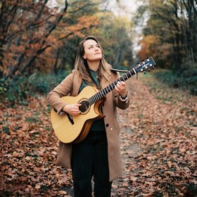 Sophie Chassée - Modern Fingerstyle & Songwriting mit Tiefe