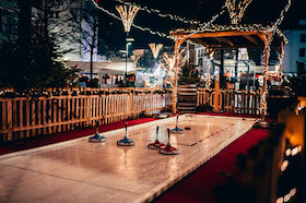 Eisstockschießen auf dem Bochumer Weihnachtsmarkt