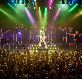 The Queen Kings - The Show Must Go On – 100% Live“